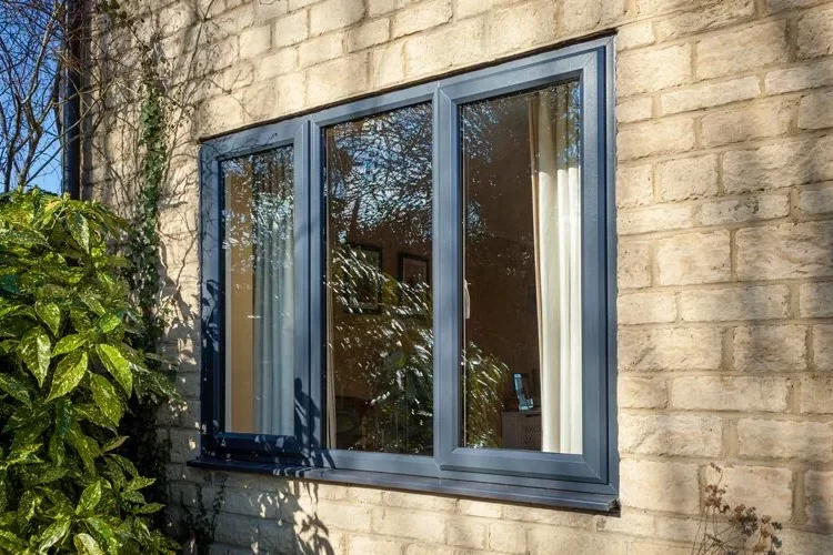 پنجره‌ UPVC لولایی (Casement Windows):